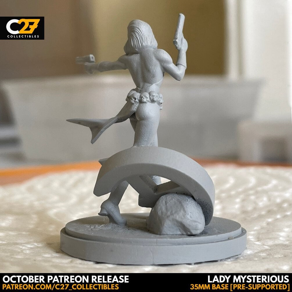 Mystique / Lady Mysterious 40mm miniature (sculpted by C27 collectibles) (Crisis Protocol Proxy/Alternative)