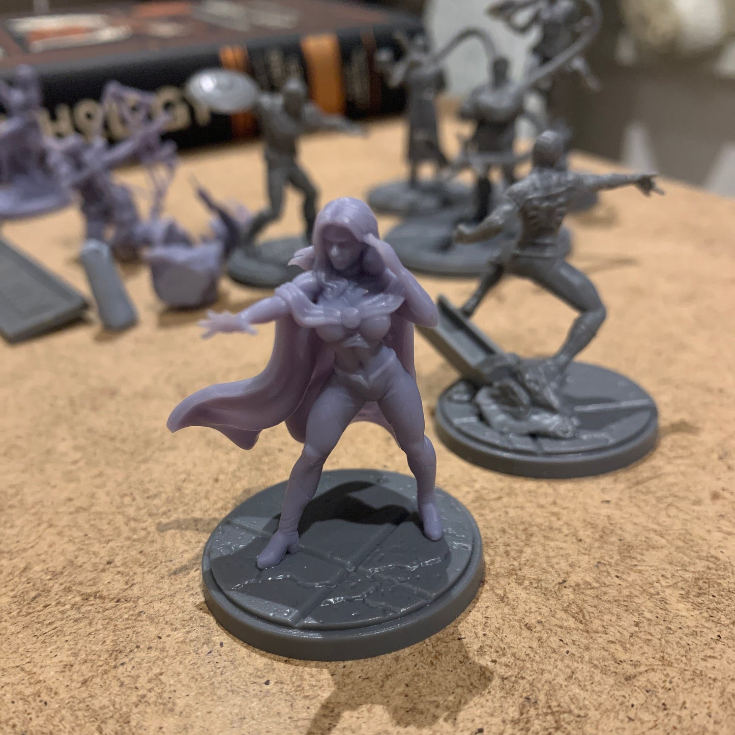 Emma Frost / Stepford Momma 40mm miniature (sculpted by C27 collectibles) (Crisis Protocol Proxy/Alternative)