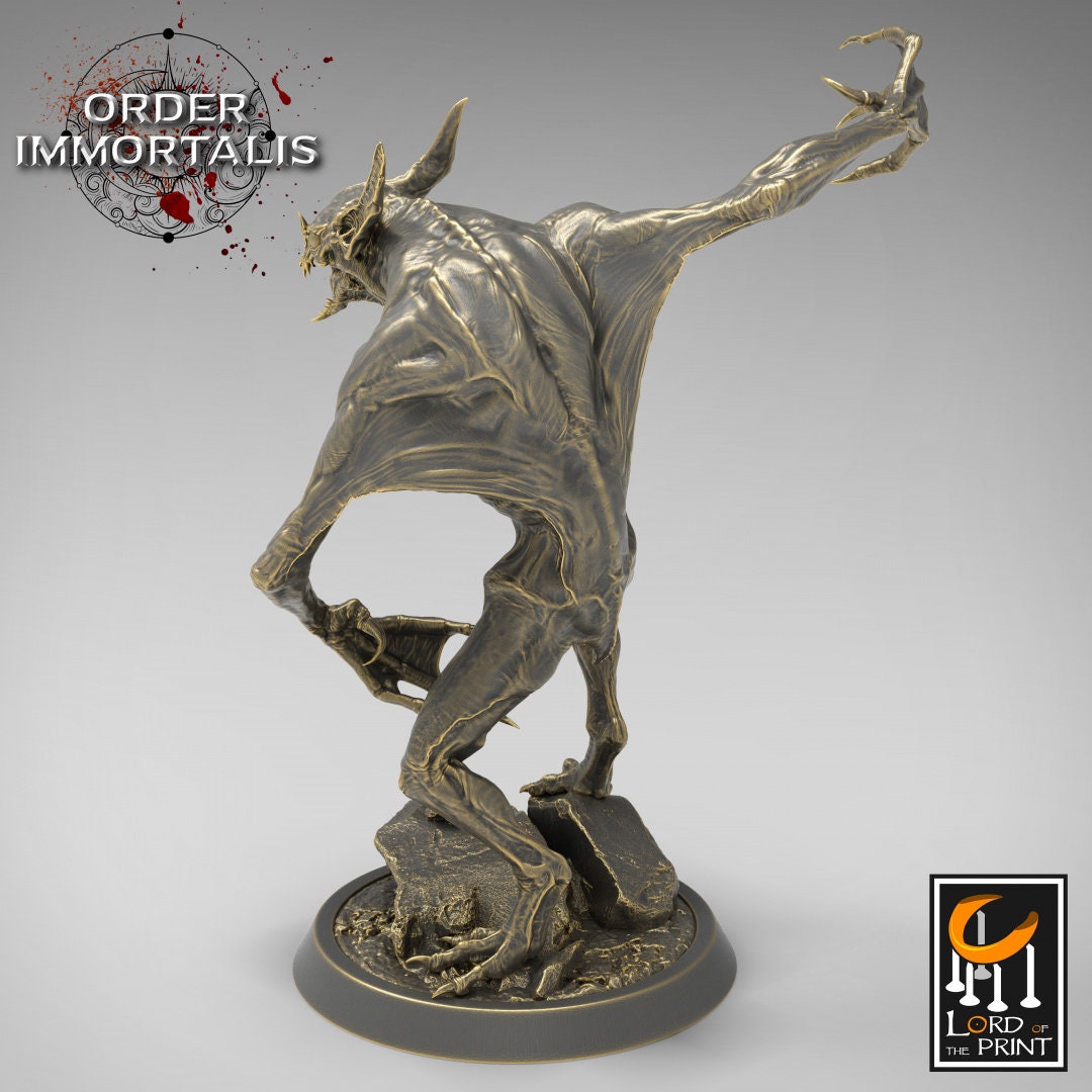 Imperfect Vampire (Attacking) - (Sculpted by Lord of the Print)