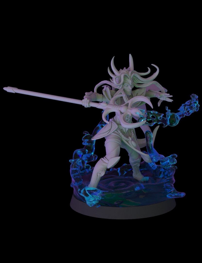 Luelith, The sorceress (sculpted by Fantasy Cult Miniatures)