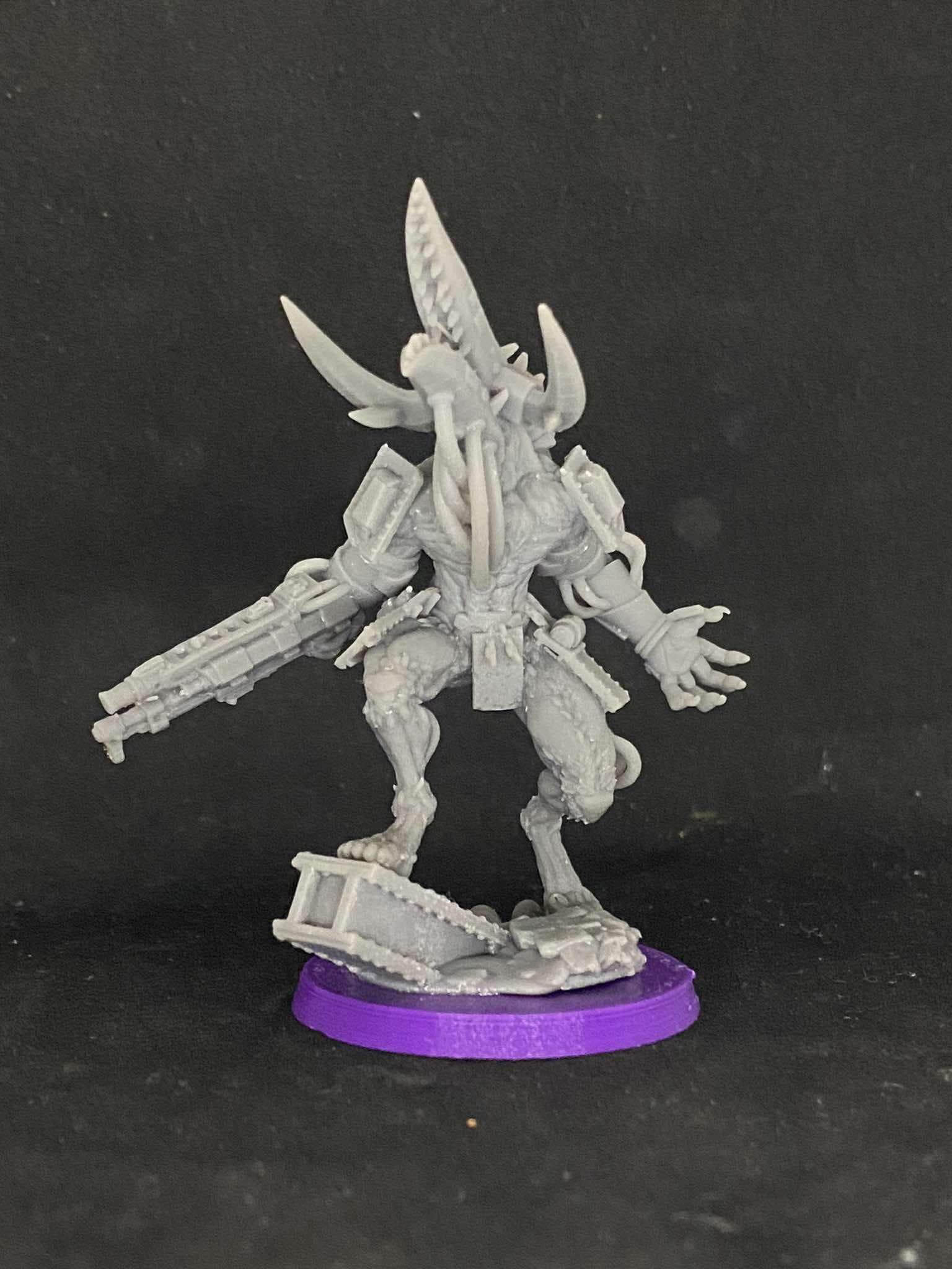 Tondo War Wolf (sculpted by Papsikels)