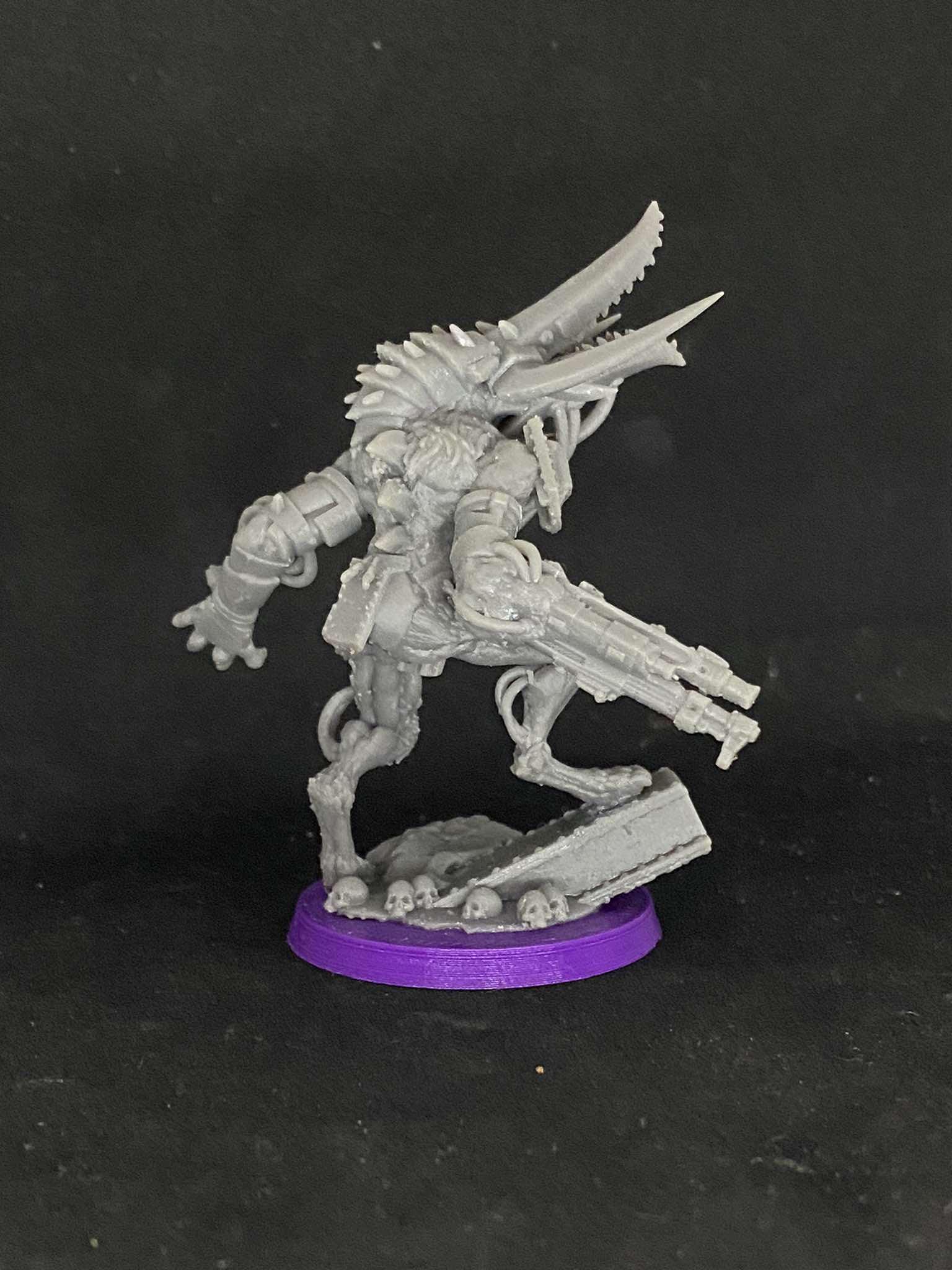 Tondo War Wolf (sculpted by Papsikels)
