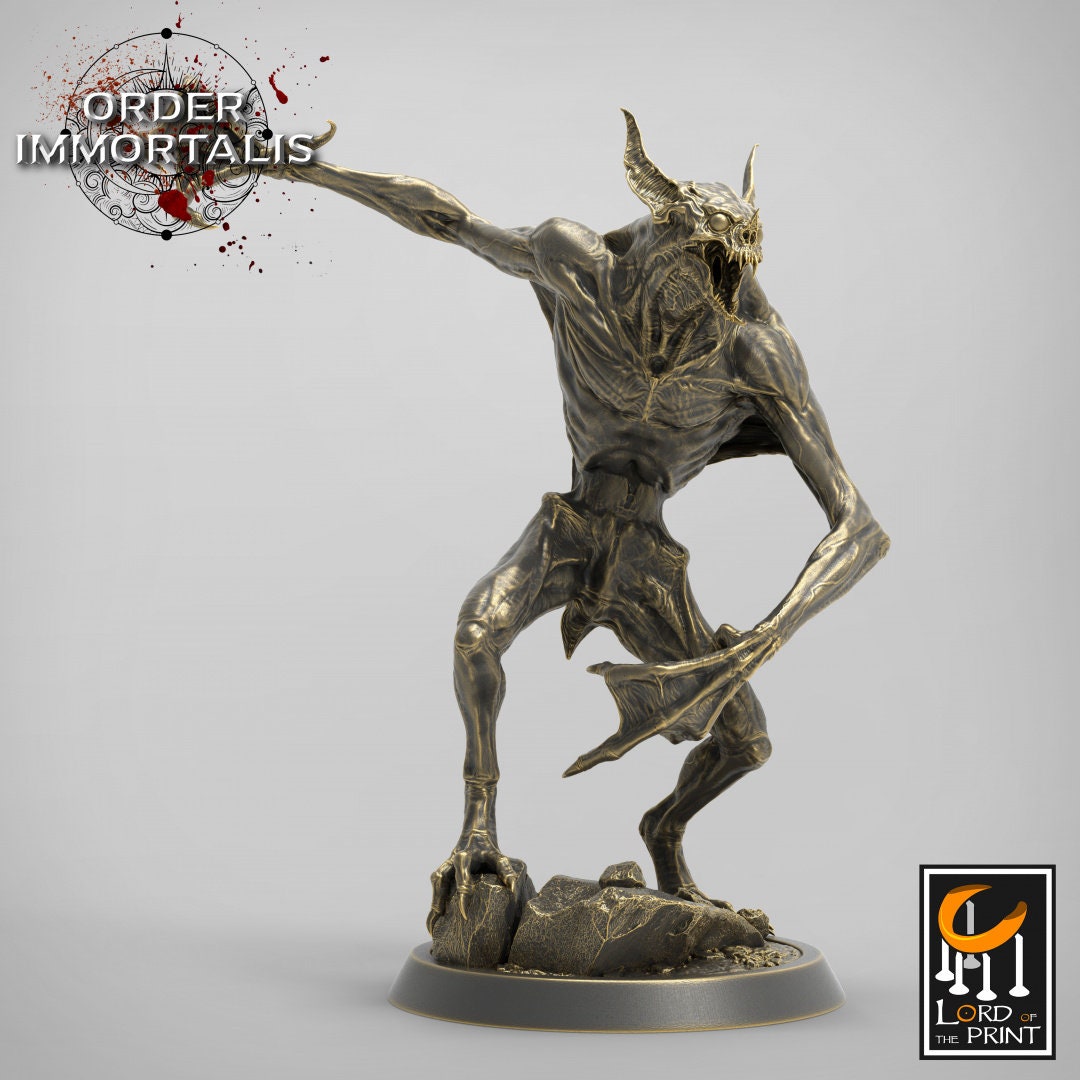 Imperfect Vampire (Attacking) - (Sculpted by Lord of the Print)