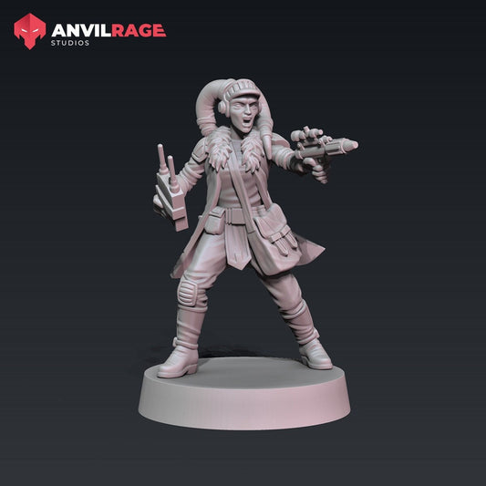 Freedom Fighter Female Commander (Sculpted by Anvilrage Studios)
