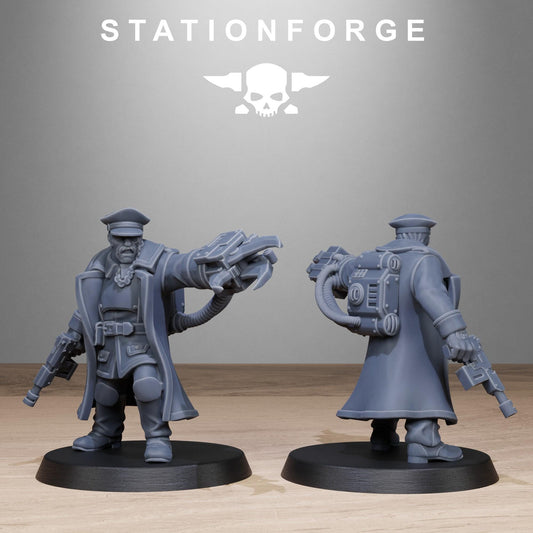Free Guard Officer 2 (sculpted by Stationforge)