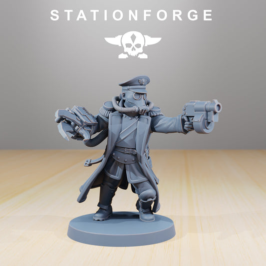 Grim Guard Officer with Claw (charging) (sculpted by Stationforge)