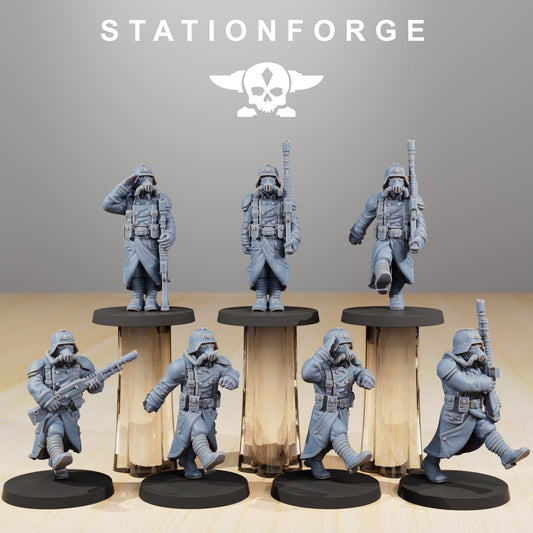Grim Guard Troopers Marching (7) (sculpted by Stationforge)