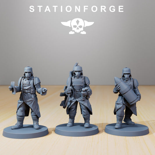 Grim Guard - Artillery Crew (3) (sculpted by Stationforge)
